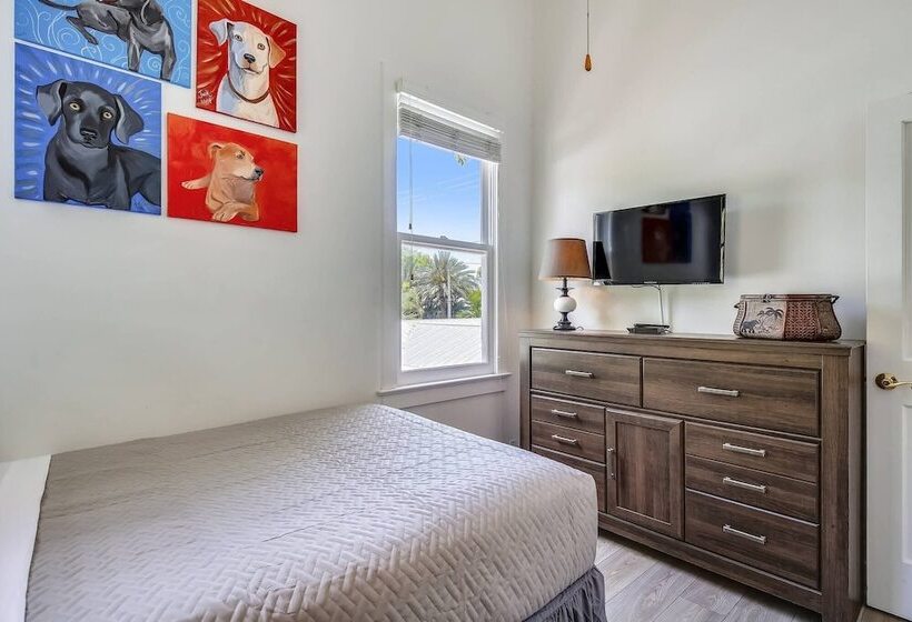 Land Of Love By Avantstay Pets Allowed! Shared Pool! Great Location! Month Long Stays Only