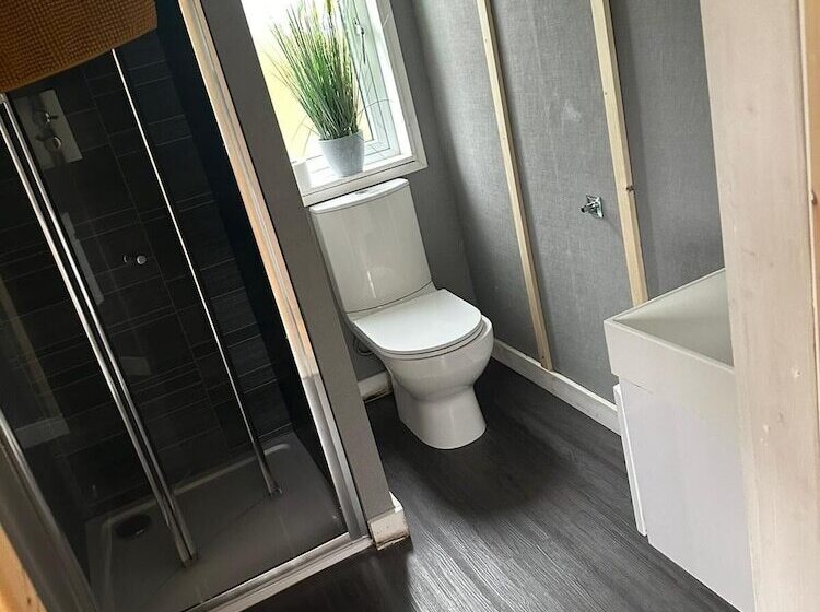 Large Glamping Hut   Riverview 13