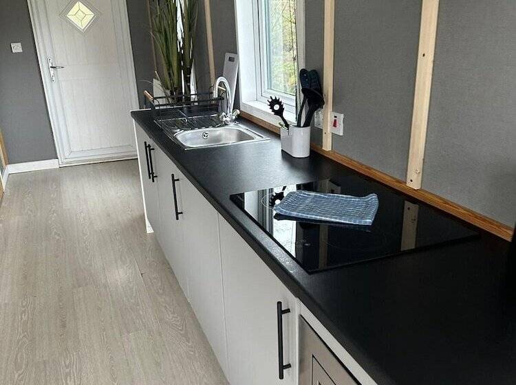 Large Glamping Hut   Riverview 13