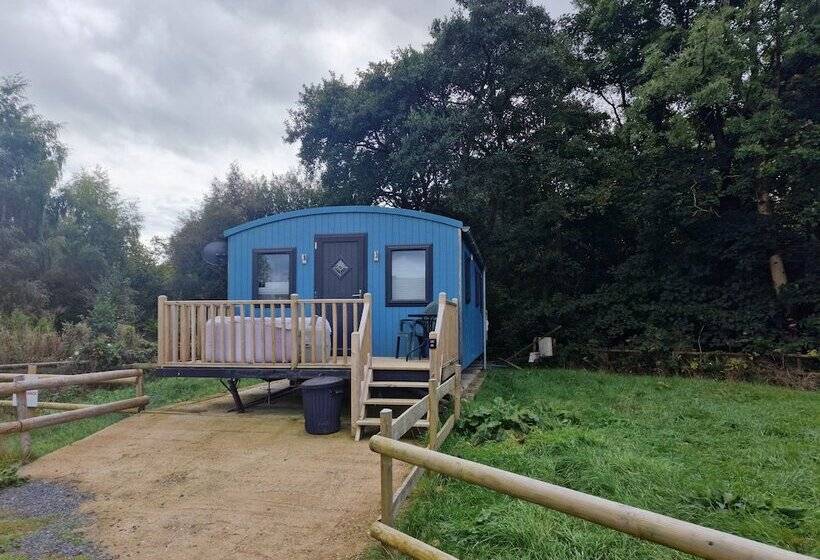 Large Glamping Hut   Riverview 13