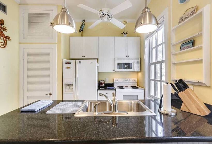 Lazy Gecko By Avantstay Walk To Duval St In Key West! Month Long Stays Only