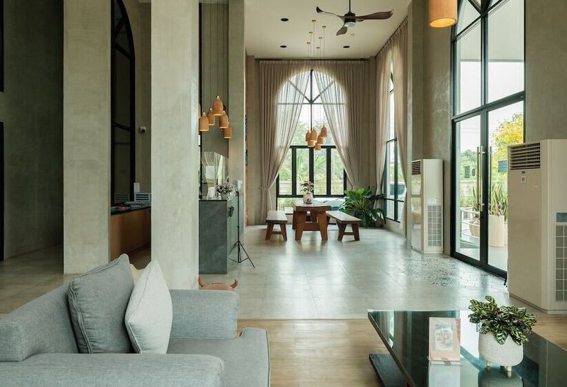 Le Lert Hotel Ratchaburi