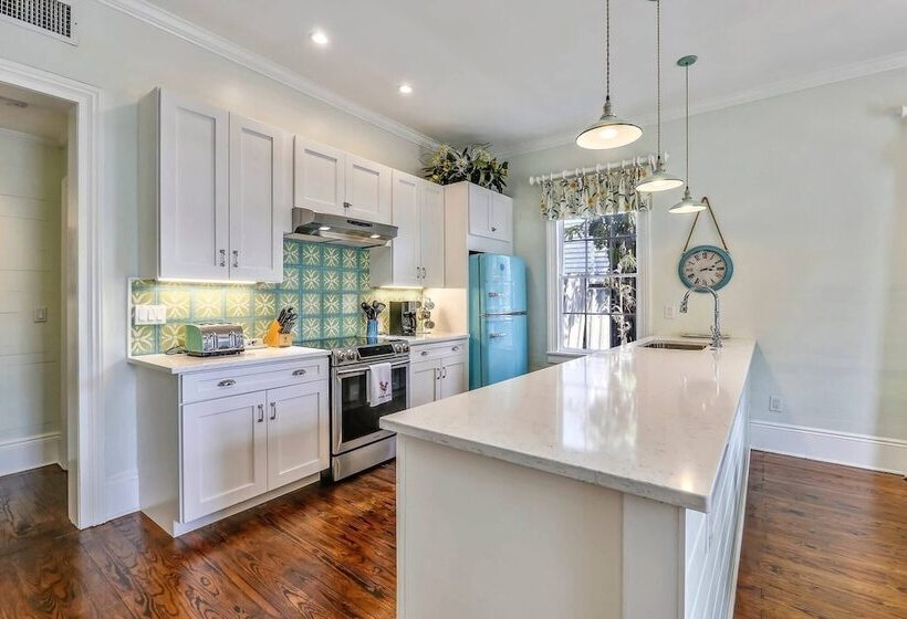 Lighthouse Villa By Avantstay Walk To Southernmost Point W/ Private Pool & Patio Month Long Stays