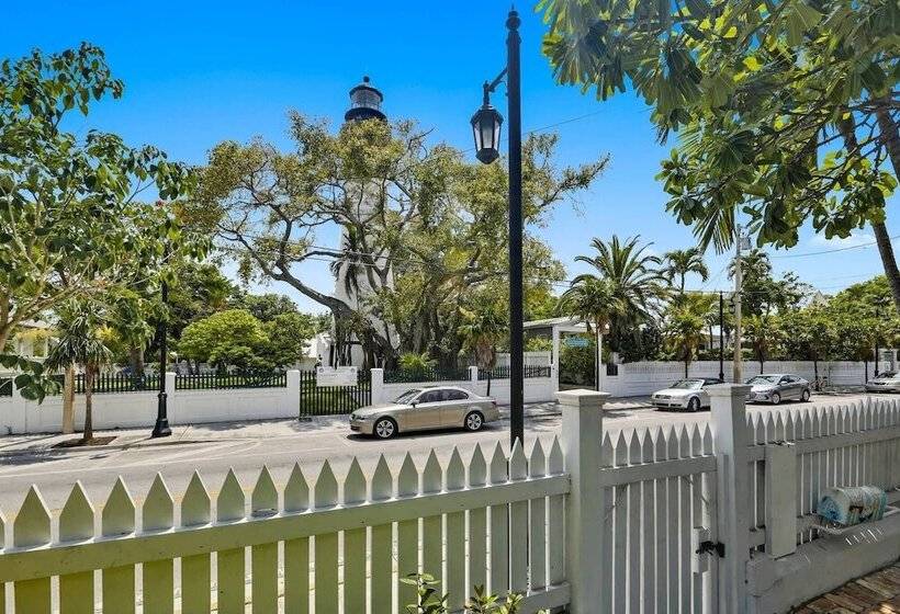 Lighthouse Villa By Avantstay Walk To Southernmost Point W/ Private Pool & Patio Month Long Stays