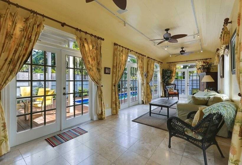 Lighthouse Villa By Avantstay Walk To Southernmost Point W/ Private Pool & Patio Month Long Stays