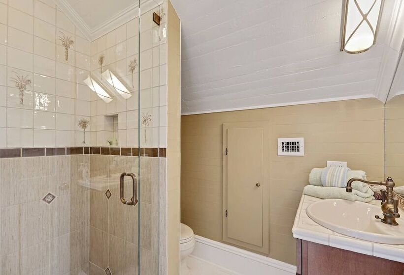 Lighthouse Villa By Avantstay Walk To Southernmost Point W/ Private Pool & Patio Month Long Stays