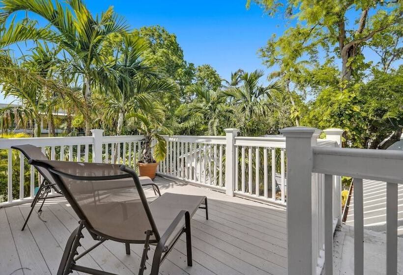 Lighthouse Villa By Avantstay Walk To Southernmost Point W/ Private Pool & Patio Month Long Stays