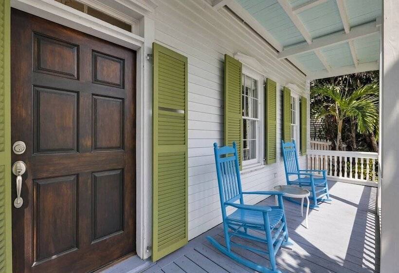 Lighthouse Villa By Avantstay Walk To Southernmost Point W/ Private Pool & Patio Month Long Stays