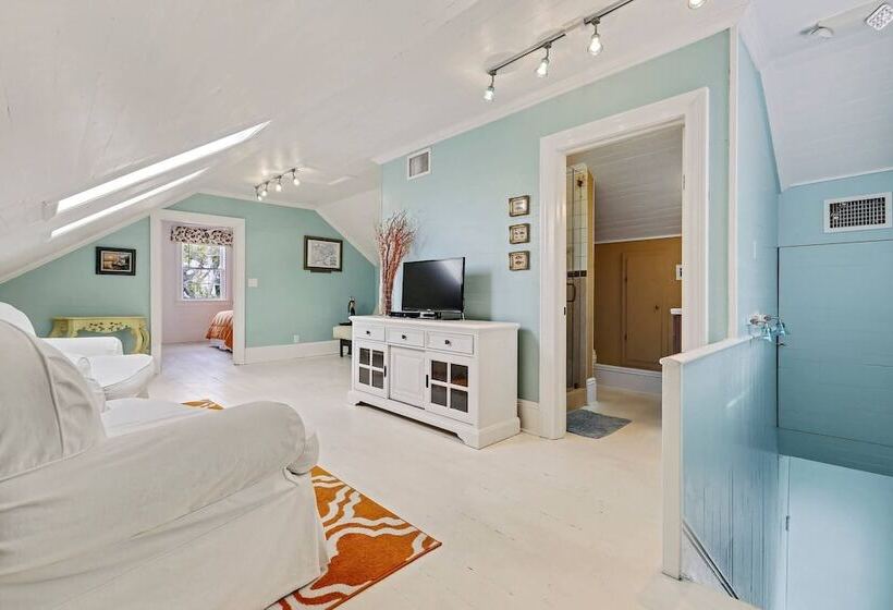 Lighthouse Villa By Avantstay Walk To Southernmost Point W/ Private Pool & Patio Month Long Stays