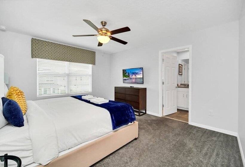 Luxury Villa, South Facing Pool! No Rear Neighbors. Themed Rooms, Theatre & Game Room. #8so8956