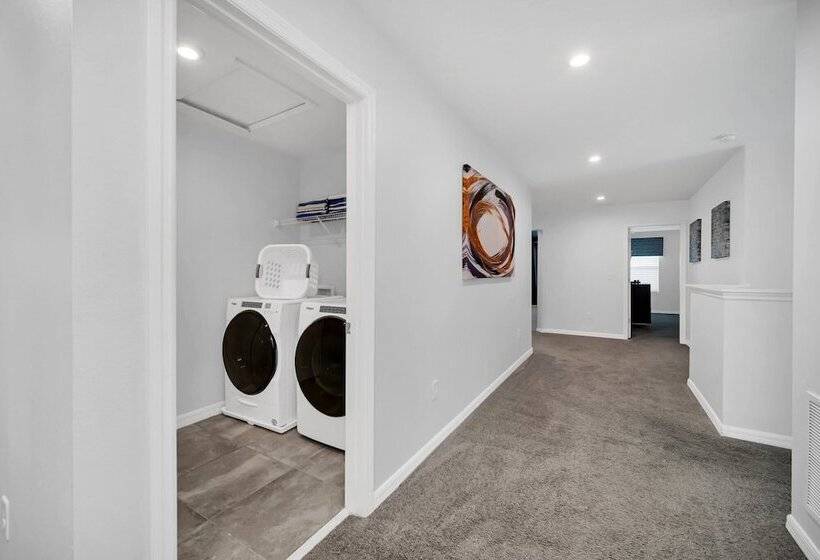 Luxury Villa, South Facing Pool! No Rear Neighbors. Themed Rooms, Theatre & Game Room. #8so8956