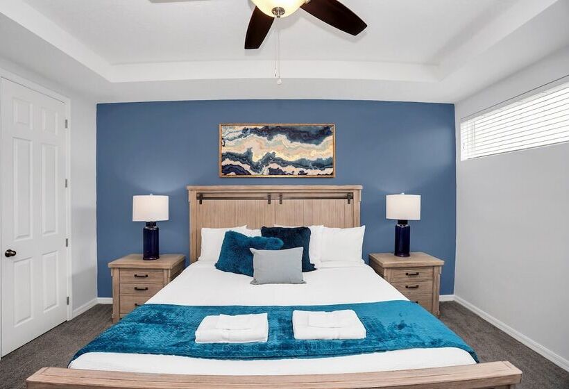 Luxury Villa, South Facing Pool! No Rear Neighbors. Themed Rooms, Theatre & Game Room. #8so8956