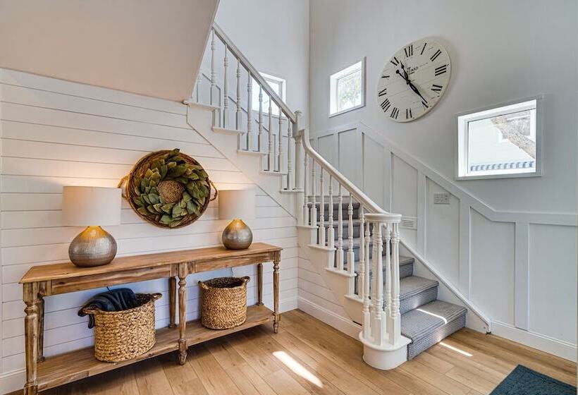 Magnolia Charms By Avantstay 2 Mins To Beach Pet Friendly, Bbq & Balcony Views!