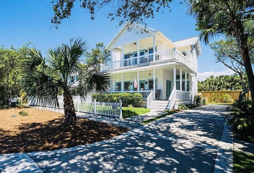Magnolia Charms By Avantstay 2 Mins To Beach Pet Friendly, Bbq & Balcony Views!