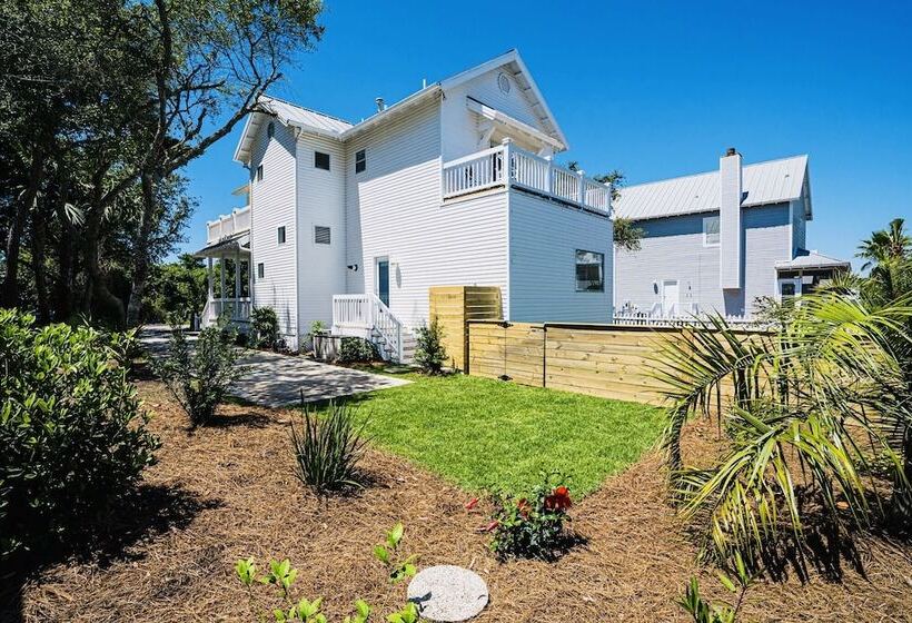 Magnolia Charms By Avantstay 2 Mins To Beach Pet Friendly, Bbq & Balcony Views!