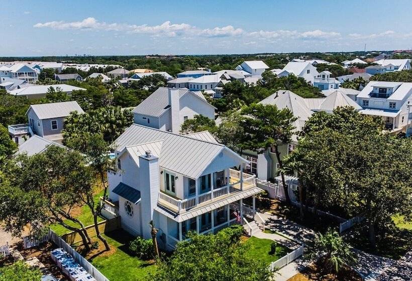 Magnolia Charms By Avantstay 2 Mins To Beach Pet Friendly, Bbq & Balcony Views!