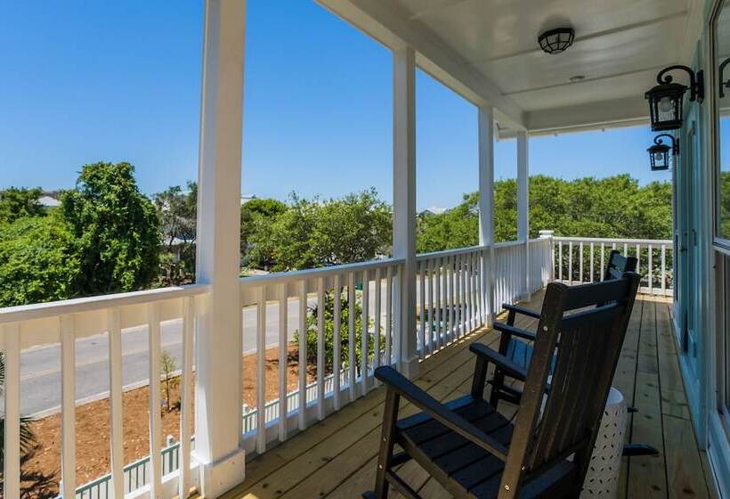 Magnolia Charms By Avantstay 2 Mins To Beach Pet Friendly, Bbq & Balcony Views!