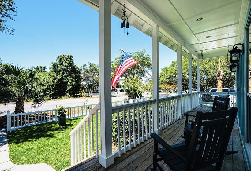 Magnolia Charms By Avantstay 2 Mins To Beach Pet Friendly, Bbq & Balcony Views!