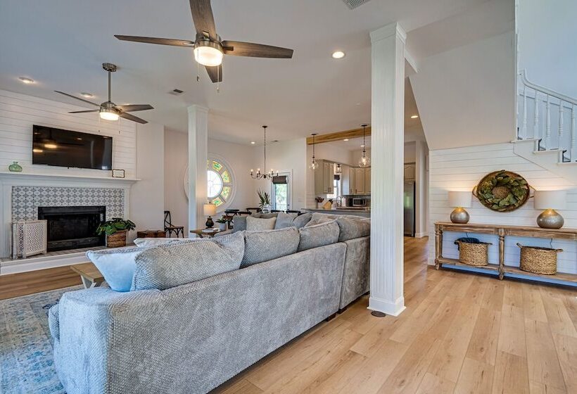 Magnolia Charms By Avantstay 2 Mins To Beach Pet Friendly, Bbq & Balcony Views!