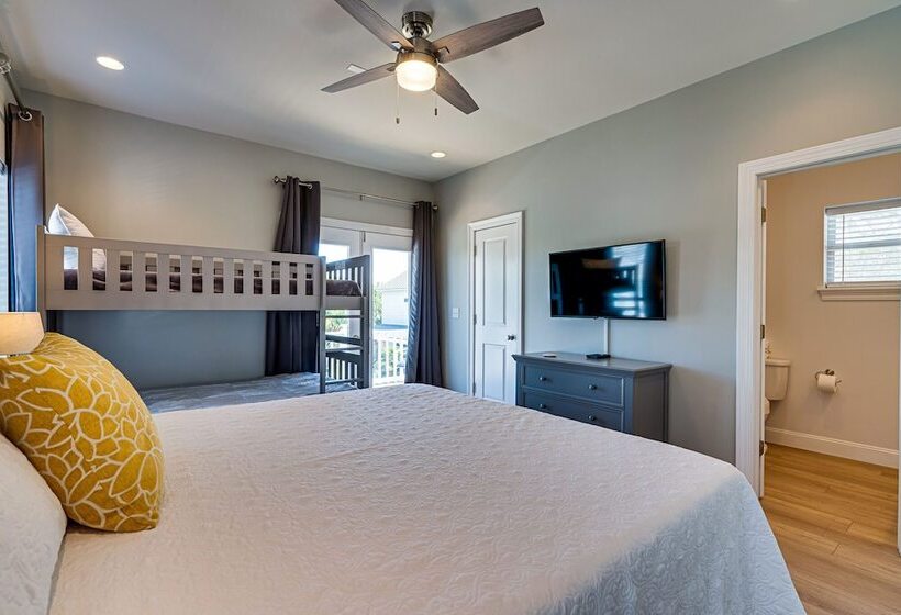 Magnolia Charms By Avantstay 2 Mins To Beach Pet Friendly, Bbq & Balcony Views!