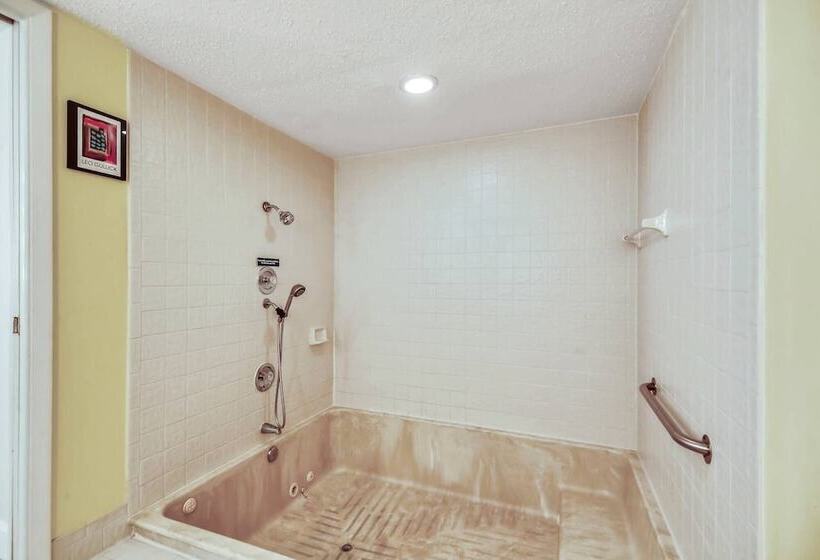 Papaya Place By Avantstay Great Location W/ Balcony, Outdoor Dining, Shared Pool & Hot Tub!