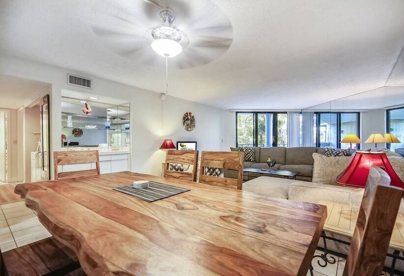 Papaya Place By Avantstay Great Location W/ Balcony, Outdoor Dining, Shared Pool & Hot Tub!