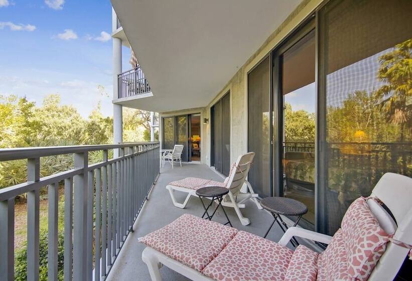 Papaya Place By Avantstay Great Location W/ Balcony, Outdoor Dining, Shared Pool & Hot Tub!