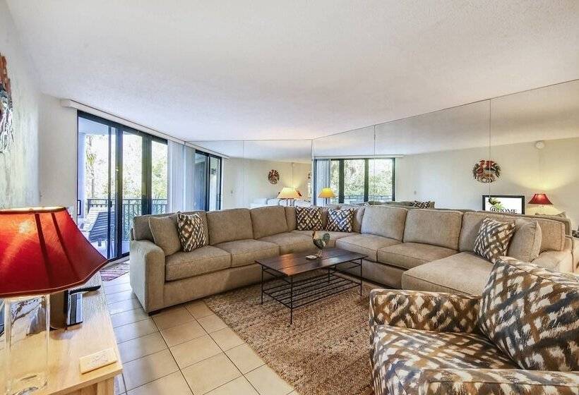 Papaya Place By Avantstay Great Location W/ Balcony, Outdoor Dining, Shared Pool & Hot Tub!