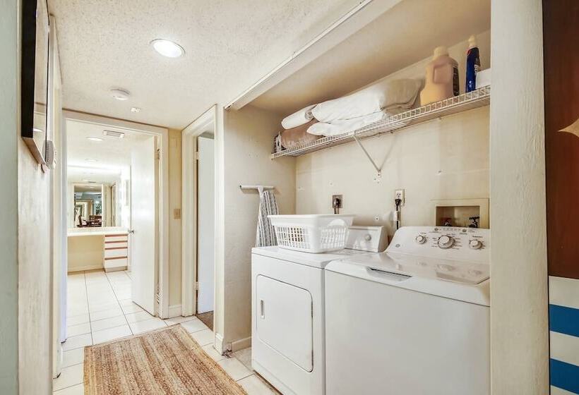 Papaya Place By Avantstay Great Location W/ Balcony, Outdoor Dining, Shared Pool & Hot Tub!