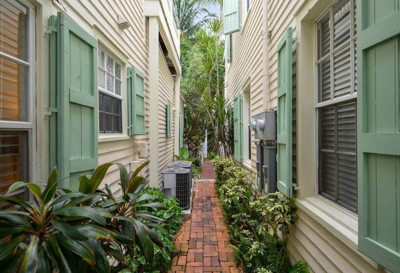 Paradise Place By Avantstay Key West Old Town Condo W/ Shared Pool