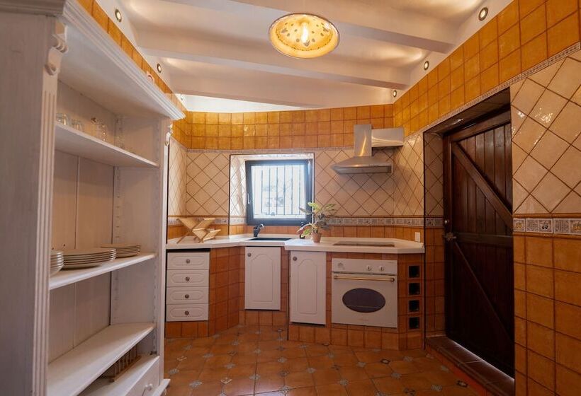 بنسيون Casa Alegría