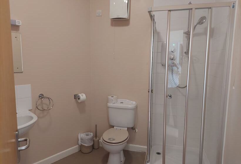 بنسيون Cripps Hall Guest Annexe