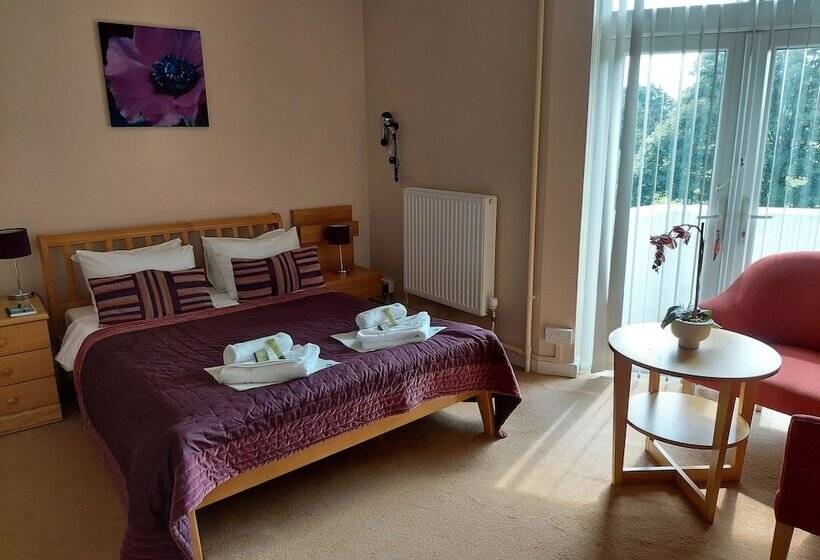 بنسيون Cripps Hall Guest Annexe