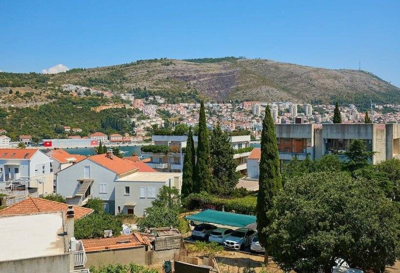 بنسيون Dominium City Suites