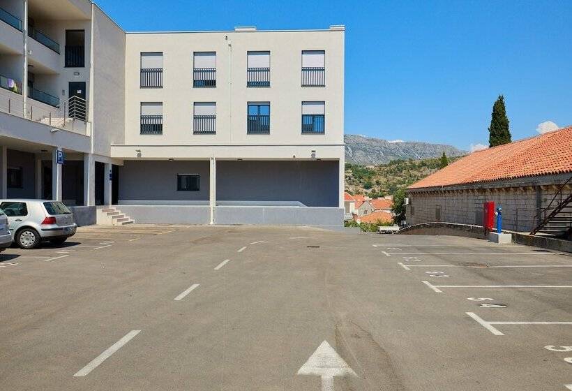 بنسيون Dominium City Suites