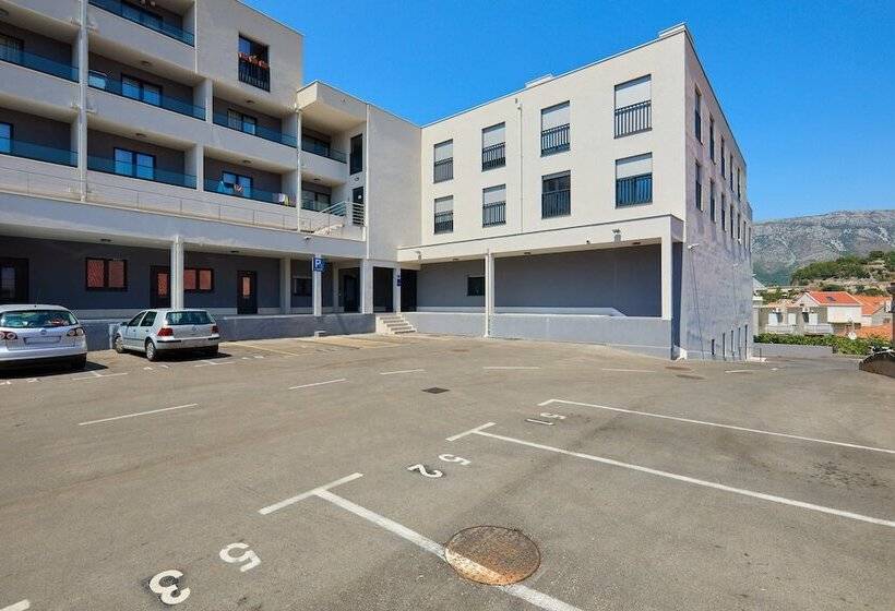 بنسيون Dominium City Suites