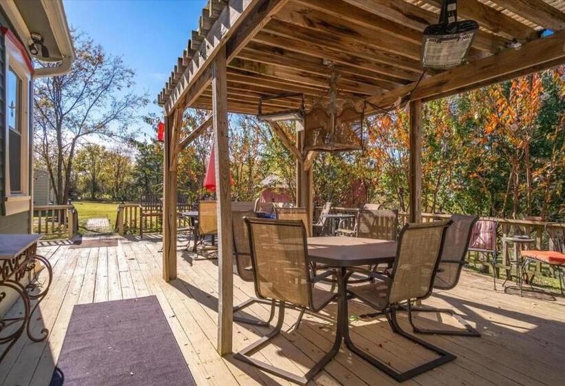 بنسيون Four Winds Victorian Venue & Suites