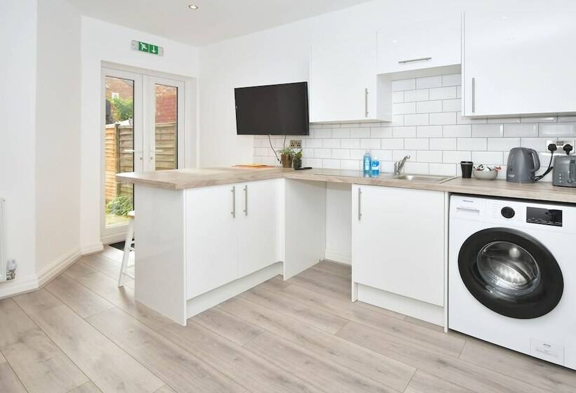 Пансион Townhouse@ 147 Westminster Street Crewe