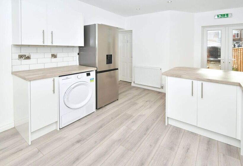 Пансион Townhouse@ 147 Westminster Street Crewe