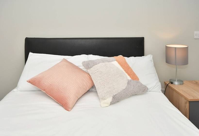 Пансион Townhouse@ 147 Westminster Street Crewe