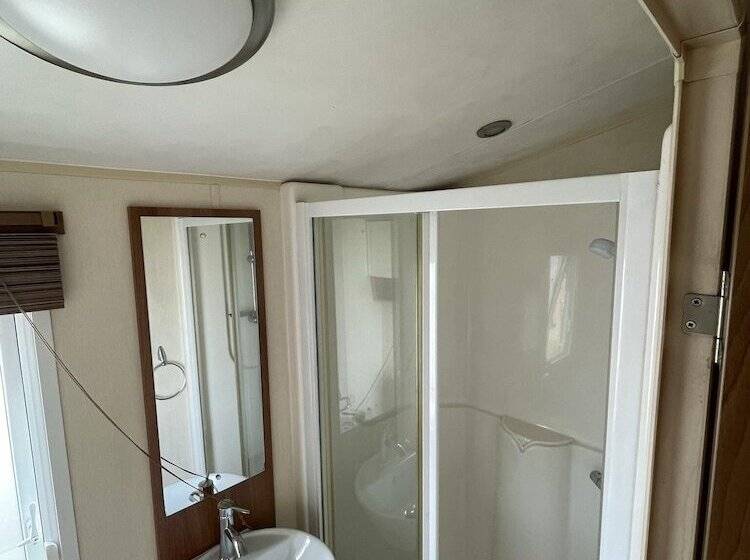 דירת נופש 2 Bedroom Parkhome In Uddingston, Glasgow