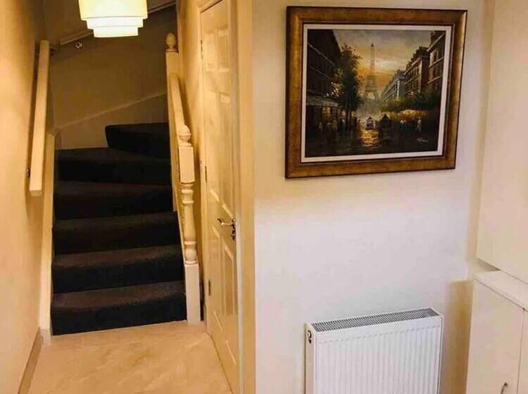 إقامة 3 Bed House In Armagh City