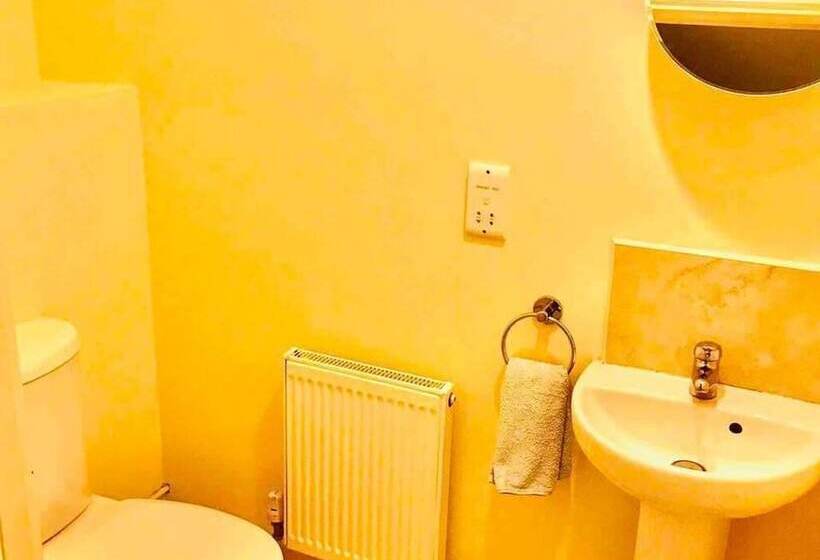 إقامة 3 Bed House In Armagh City