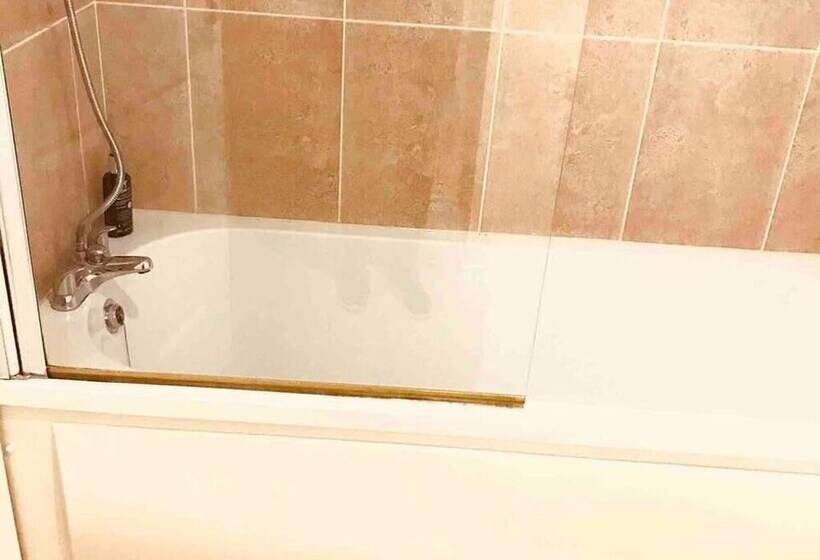 إقامة 3 Bed House In Armagh City