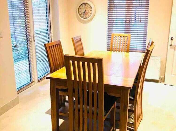 إقامة 3 Bed House In Armagh City