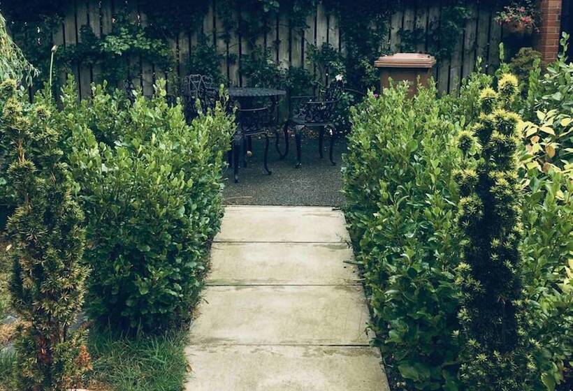 إقامة 3 Bed House In Armagh City