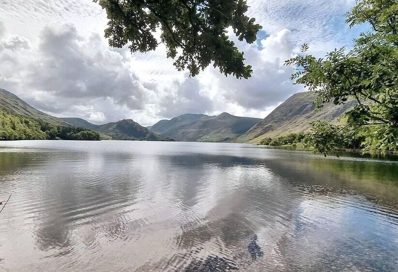 住所  Beautiful 2 Bed House In Egremont Milo S Place