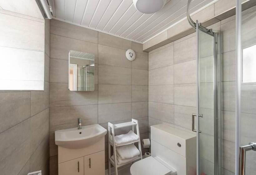 住所  Beautiful 2 Bed House In Egremont Milo S Place