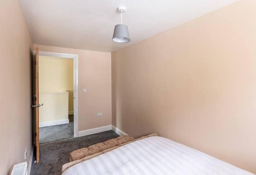 住所  Beautiful 2 Bed House In Egremont Milo S Place