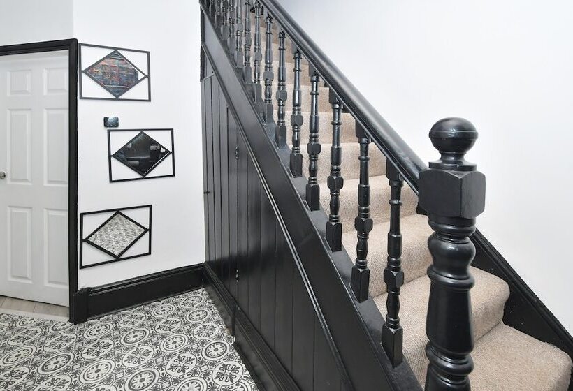 레지던스 Beautiful 3 Bed House By Ministays Stoke On Trent